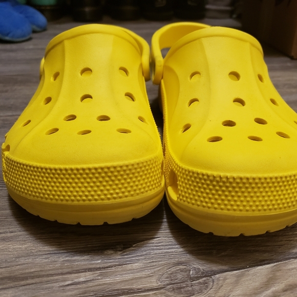 Yellow Crocs - Picture 2 of 7